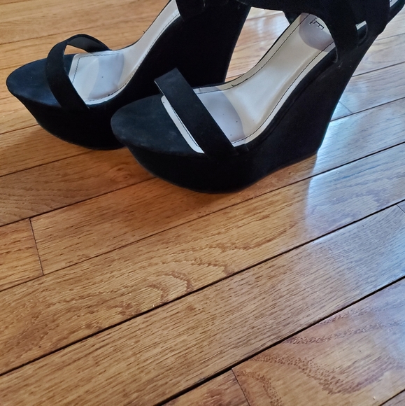 Black wedges for summer - Picture 2 of 3